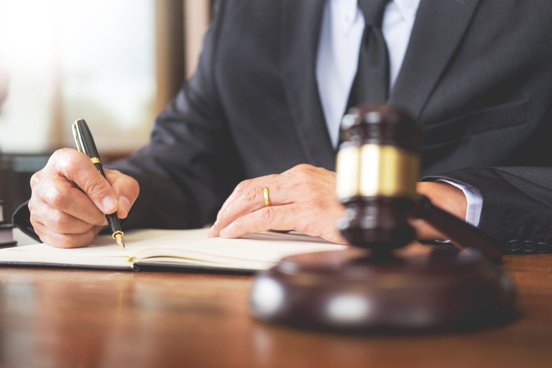 Hiring a private criminal defence lawyer in Edmonton